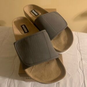 MADDEN Mens Gray Contoured Footbed Padded Taisto Open Toe Slide Sandals Shoes 9